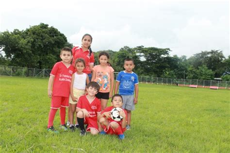 Búsco equipo para jugar en la liga fulanita de tal de madrid rio.tengo expeeriencia jugando al fútbol durante muchos años. En Latinoamérica, el fútbol le gana el partido a la pobreza | Internacional | EL PAÍS