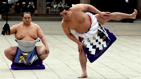Sumo Wrestlers Perform Japanese New Year Ritual Video Sumo Wrestler