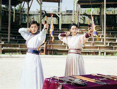 I feel like we're really following the ending of this episode is rushing everything so much i feel like pulling a yo/soo by the end of this and collapse from elevated heart rate. Scarlet Heart: Ryeo on Twitter: "#MoonLovers # ...