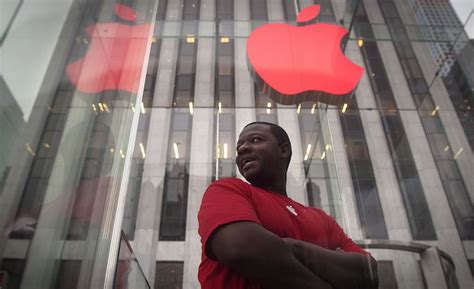 World Aids Day 2015 Apple Honors Day With Red Store Logos