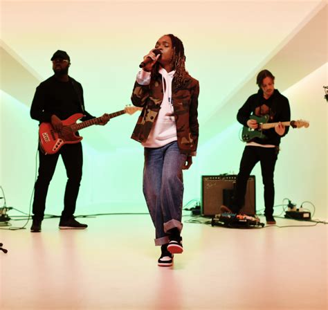 Stonebwoy is another superb dancehall artist doing well in the african music industry and is doing well for himself. Reggae Artist ⏩ Reggae Artist Koffee