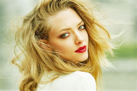 Amanda Seyfried Wallpapers Pictures Images