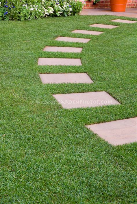 Garden Stepping Stones With Grass — Freshouz Home And Architecture Decor