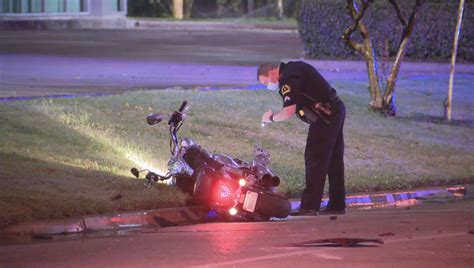 dallas police searching for hit and run driver in fatal motorcycle crash