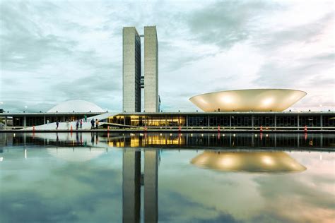 It is located at its central west region. FIFA - Brasilia, forcément imparfaite - Pieuvre.ca