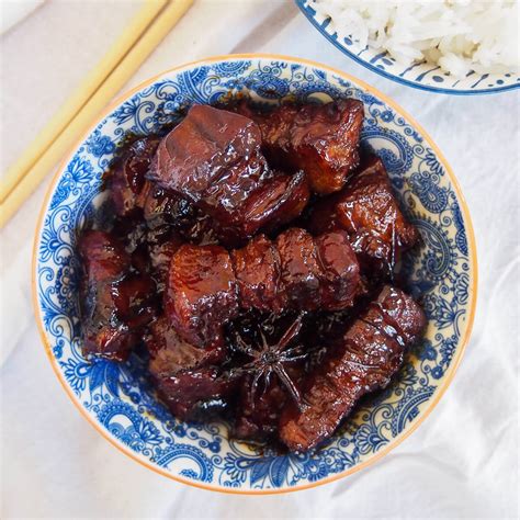 Hong Shao Rou Red Braised Pork Belly Caroline S Cooking