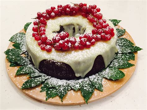 A chocolate gingerbread bundt cake which is perfect at any time of the year, and especially at christmas with a special christmas tree bundt pan. Christmas Wreath Bundt Cake - Chocolate cake with Belgian white chocolate icing on Bay leaves ...