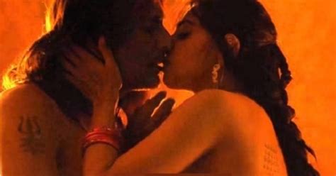 Kabali Actress Radhika Apte Nude Scene Video From Ajay Devgn S Parched Leaked