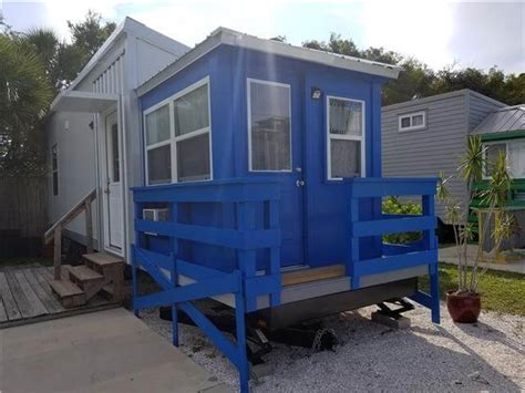 2 Bedroom Tiny House In Florida Both Bedrooms Are On The Main Floor