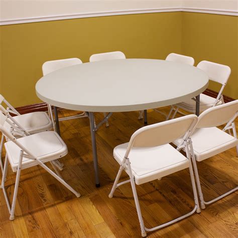 48″ Round Tables Seats 8