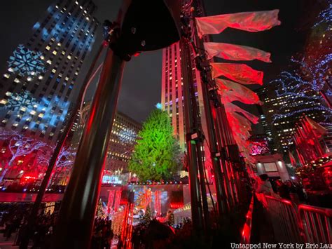 The building is also a mainstay in pop culture thanks to movies like king kong and sleepless in seattle. the rockefeller center tree lighting ceremony in the present day. Photos: The 2019 Rockefeller Center Christmas Tree is Lit ...