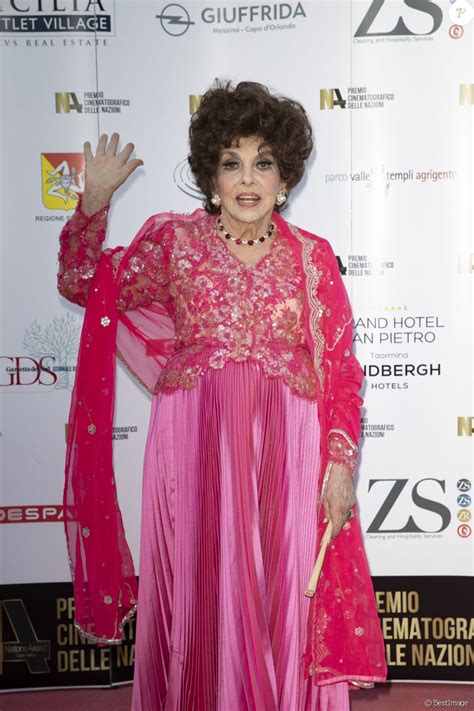 Pagina dedicata alla attrice e diva italiana più bella di tutte gina lollobrigida. Gina Lollobrigida - Photocall de la 13ème édition des ...