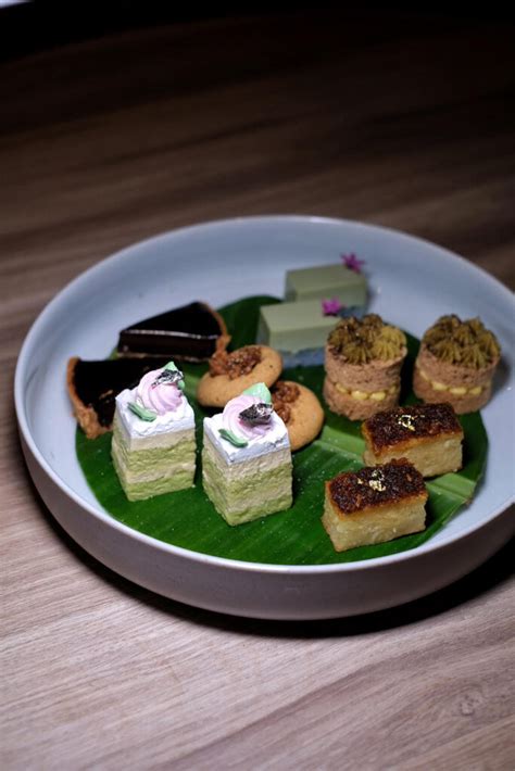 four seasons hotel singapore and candlenut the world s first michelin starred peranakan