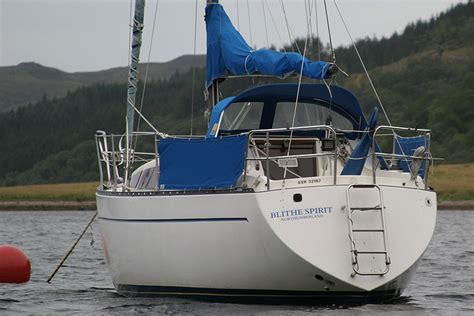 This sailboat hull includes spars, sails, rudder, centerboard. Leisure 27 Bilge Keel - NOT FOR SALE, details for ...