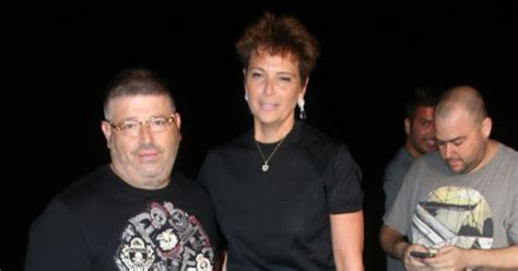 לתוארי הפועל אין יכולת נטייה והם אינם משתנים בהתאם למין או למספר. זה קרה: בר רפאלי ועדי עזרא התחתנו, לירן חולצה אפורה הגיע ...