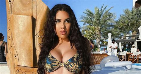 Love Islands Anna Vakili Shares Sizzling Bikini Snap During Dubai Break Mirror Online