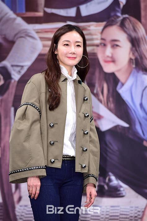 Tag news 페이스북 공유하기 tag news 드위터 공유하기 tag news 카카오스토리 공유하기. BZ포토 최지우, 포스터보다 실물이 더 예쁘죠? - 이투데이