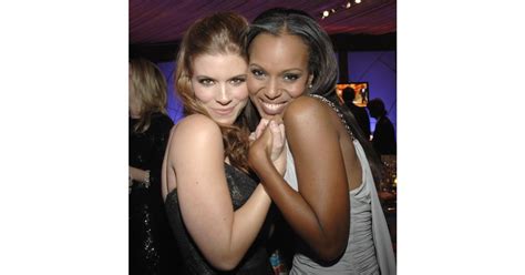 She Shared A Sweet Moment With Kate Mara At A Golden Globes The Real