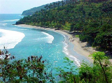 Mimpi melihat ombak besar di pantai. Dewi Sri: Senggigi, pantai cantik di pulau Lombok
