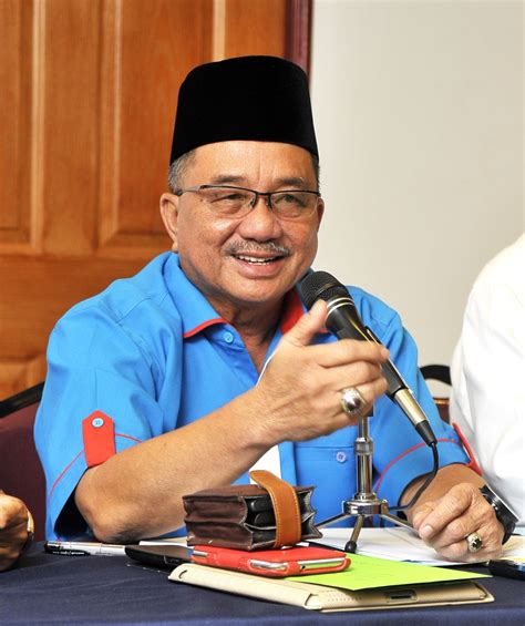 Datuk seri ismail sabri yaakob has extended his condolences to the family of amanah ikhtiar malaysia executive chairman datuk seri lajim ukin, who died at the kpj specialist hospital in sabah today. -: CALON BN /UMNO SABAH BERPAKSIKAN KRONI MUSA KETEPIKAN KEPUTUSAN NAJIB