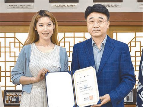 가사 나옵니다 ^^ 그 발 앞에 _ song 배다해 작사, 작곡 이권희 그 발 앞에 나 엎드립니다 그 발 앞에 나 엎드립니다 완전하신 나의 주님 영원한 생명의 주 그 발 앞에 엎드립니다 그의 손이 하늘을 만드시고 그. 이웃나라: 배다해 남자의자격 오디션 영상 남격,몸매 화보