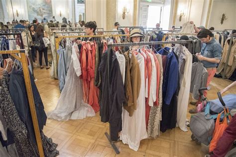 Los Relatos De La Venta De Vestuario Del Teatro Municipal De Santiago