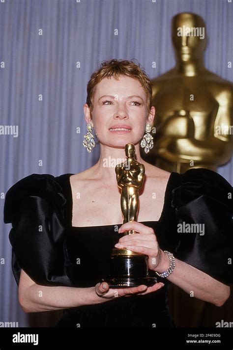 Dianne Wiest At The 59th Annual Academy Awards March 30 1987 Credit Ralph Dominguezmediapunch