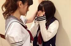 lesbians lesbianas couple seiyuu japones besándose ulzzang parejas lesbianism weheartit