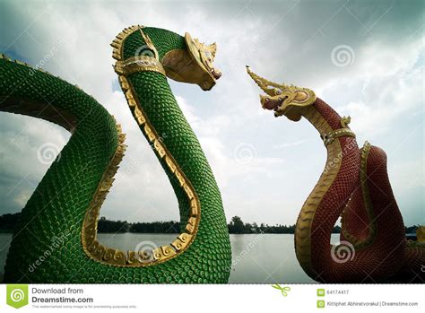 Escultura Da Serpente Do Naga Imagem De Stock Imagem De Razoavelmente Vermelho 64174417