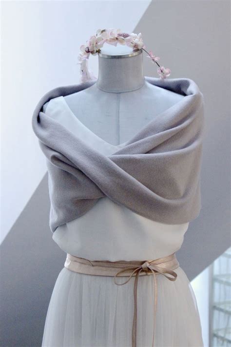 Maybe you would like to learn more about one of these? Moderner Braut Schal, Loop und Stola in Pastellviolett ...