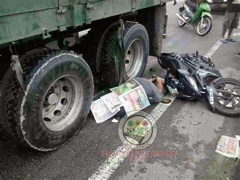 Cara menghilangkan kutu pada kucing yang kelima ialah vaksin, ini merupakan alternatif yang bisa kamu coba untuk menghilangkan kutu. Kemalangan Maut Antara Motosikal Dan Lori Di Simpang Empat ...