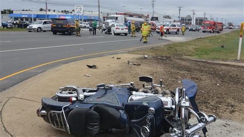 Motorcyclist critically hurt in crash near New Castle