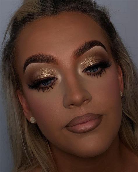 Gold Makeup Is The Chicest Trend This Summer Season Fashionisers© Gold Makeup Looks Gold