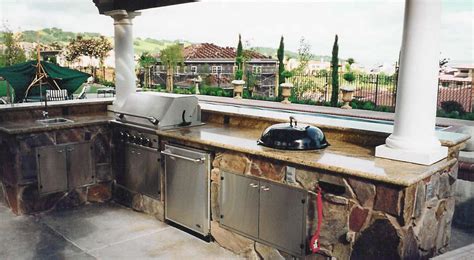 Vaulted ceiling ideas for interior decor. Outdoor kitchen weber - The new trend in outdoor home ...