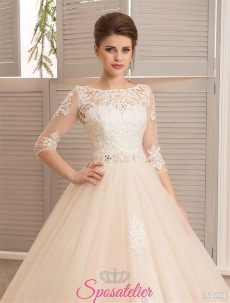 È un abito da sposo bianco noce, prodotto da un marchio italiano in versione limitata di soli 15 pezzi. tanie- Abito sposa in stile principessa colorato ...