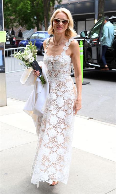 Naomi Watts Stunning Diamond Ring And Oscar De La Renta Dress Wedding