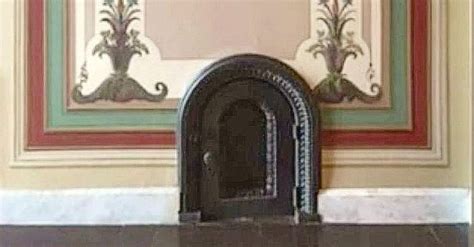 Tiny Doors In The Us Capitol Building In 2021 Capitol Building Us