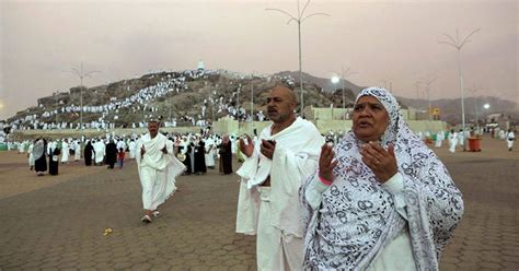 Ini saat terbaik untuk berdoa memohon kepada allah swt. Keistimewaan Hari Arafah Esok, 9 Zulhijjah! Hari Doa ...