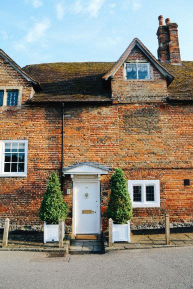 12 Utterly Quaint Places You Must Visit In Southern England Hand