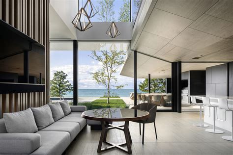 Luxury Modern Lakehouse In Canada