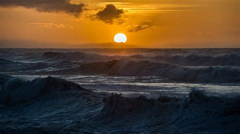 The Sun Sets In A Stormy Sea Wallpapers And Images Wallpapers