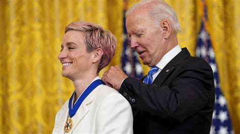 Megan Rapinoe Pays Tribute To Brittney Griner While Receiving Presidential Medal Of Freedom Cnn