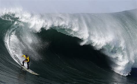 Ryan augenstein competes during heat 3 of the mavericks invitational big wave surf contest in half moon bay, calif., sunday, jan. Video: The waves were epic at Mavericks on Monday