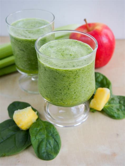 Easy Dairy Free Green Smoothie Caroline S Cooking