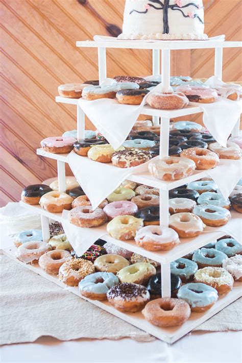 18 Delightful Doughnut Displays Preowned Wedding Dresses