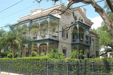 New Orleans Garden District And Lafayette Cemetery Tour Provided By New