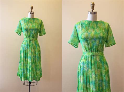 vintage 1950s dress 50s dress green floral pintucked full skirt cotton day dress xl xxl
