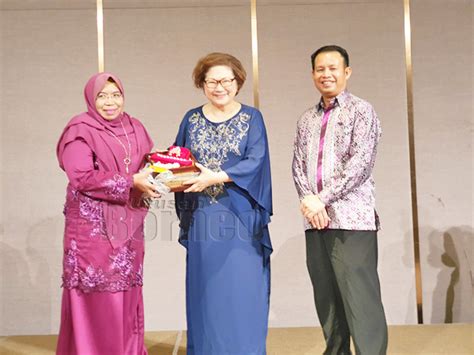 Pengkaji adalah melalui kaji selidik yang digunakan. Christina hormati setiap peranan dan sumbangan oleh ketua ...