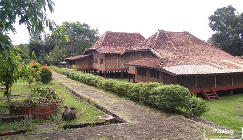 Maybe you would like to learn more about one of these? Kenapa Rumah Adat Palembang Berbentuk Limas? Ini Penjelasannya