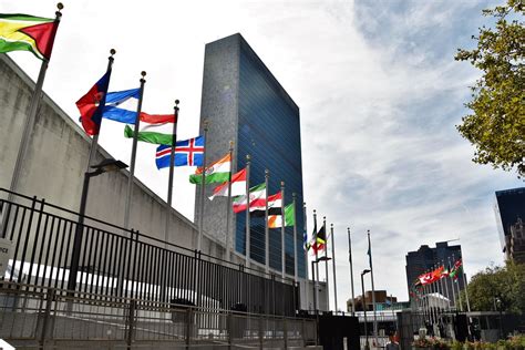 Flags Fly In Front Of The Un Building In New York City Se Flickr